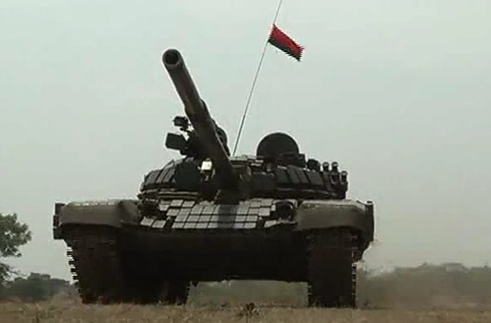 Xe tăng T-72S là biến thể xuất khẩu của dòng tăng T-72B do Liên Xô (Ukraine nước thành viên Liên Xô) phát triển năm 1985. Tuy so với các loại xe tăng thế hệ mới trong khu vực thì nó khá cũ. Nhưng hỏa lực, hệ thống phòng vệ của xe thuộc hàng “đỉnh” trong khu vực.